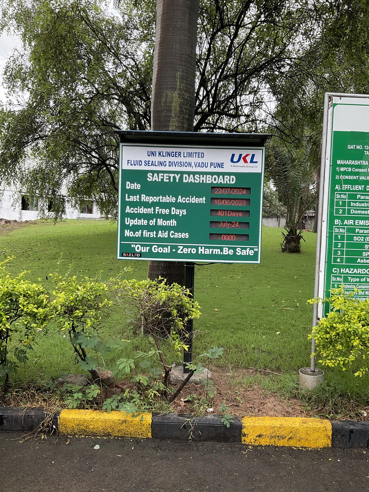 Sathicorp Safety Display showing Accident-Free Days at Manufacturing Plant